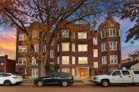 Sleek and Cozy 1BR Apartment - Hartrey G