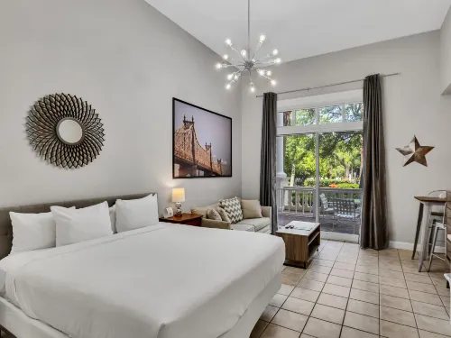 Lagoon Style Pool and Steps to Baytowne Wharf - Elegant Oasis Hotel a Walton County