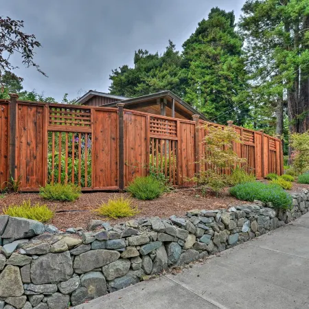 Quiet & Cozy Eureka Home Near Sequoia Park & Zoo!