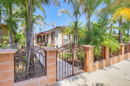 5 Mi to Coast: Centrally Located Long Beach Home!