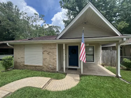Cozy Patio Retreat with Fire Pit and Open Living Space - Charming Bungalow