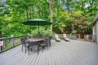 Fancy Poconos Castle & Indoor MEGA 10+ Hot Tub - Villas