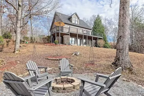 Cabin with Mountain & Lake Views, Fire Pit, WiFi, AC, EV Charger, Pond/Fountain