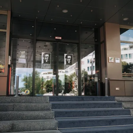 Feringapark Hotel Отели рядом с достопримечательностью «Здание Schloss Suresnes»