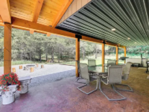 Relax, Reconnect & Explore: Modern Idaho House! Hotels in Boundary County