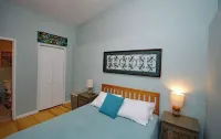 Sunshine Daydream Cottage-Natural Setting in Town