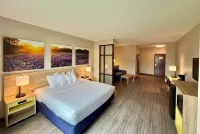 Days Inn & Suites by Wyndham Houston / West Energy Corridor
