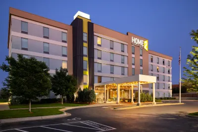 Home2 Suites by Hilton Roseville Minneapolis Các khách sạn gần Reynolds Field