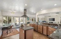 Vintage 1959 mid century modern, close to tennis and festivals