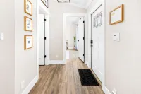 Alluring Luxury Oasis: Modern Comfort and Relaxation