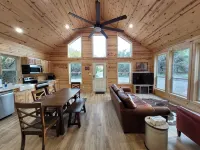 Slow Your Roll - Luxury cabin close to Granbury, Glen Rose, and Stephenville