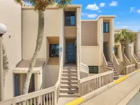 Beachside Sugar Beach 4BR w/Wifi + Discounts, Trailer Parking & Views