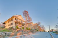 1 Mi to Downtown & Palladium: Worcester Getaway!