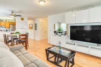 1 Mi to Downtown & Palladium: Worcester Getaway!