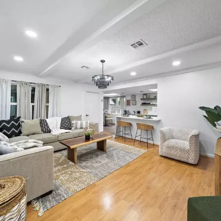 Tranquil Home by IAH, Shop&Dine