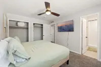 Stylish 3BR 2 Living Areas 10 Min to Airport