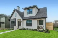 Stunning home with pool, walking distance to the square - 4-Star