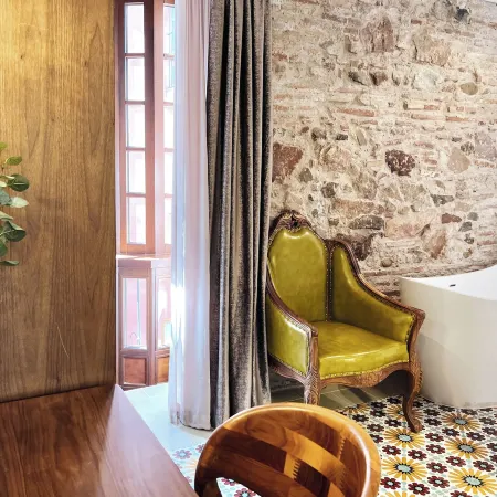 Anahita Boutique Hotel
