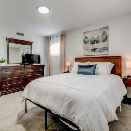 The Blue Horizon 3BR Retreat By Beach & Naval Base
