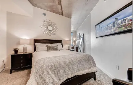 ✨ Beautiful luxurious condo with astonishing views in the heart of Denver!!✨