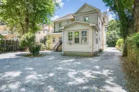 Washer and Dryer with High-Speed Wifi - Cozy Modern Retreat Hotels near Riverfront Park