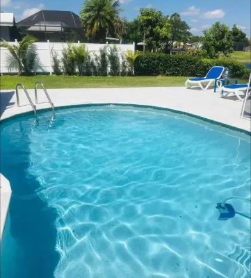 Charming 3-bedroom house in lovely Miami with AC, WiFi Palmetto Estates住宿飯店