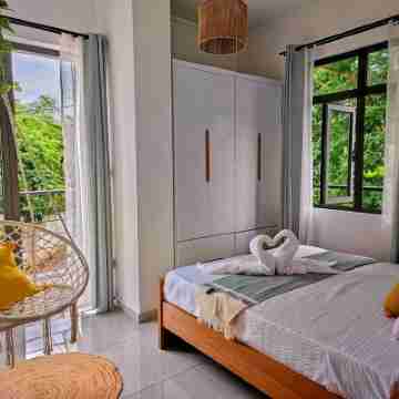 Amazing 2 Bedroom with Pool & Gym, 1 Min Walk to la Croisette Mall Rooms