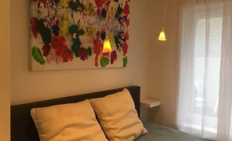 Huswell Artsy Family Apartment in City Center