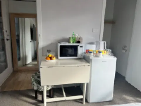 Guest Suite with Private Entrance- 6 Minutes to Airport! Hotels in Westmeadows