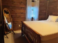 3-bedroom cabin in peaceful Bloomingburg with WiFi, AC Hotels in Mamakating