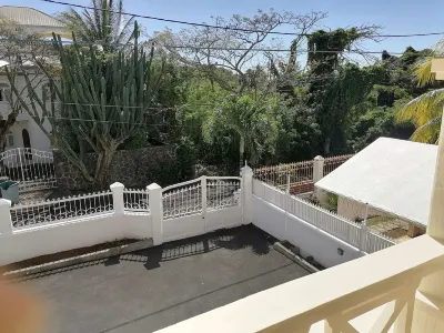 Coastal Nest Villa in Mont Choisy, less than 5 mins walk to the beach. 住宿飯店