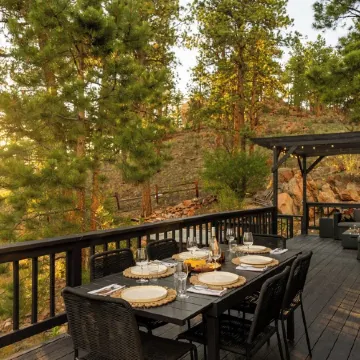 Bailey Treetop Retreat: Spacious, Hot Tub, Pool Table, Yoga, Family, Views