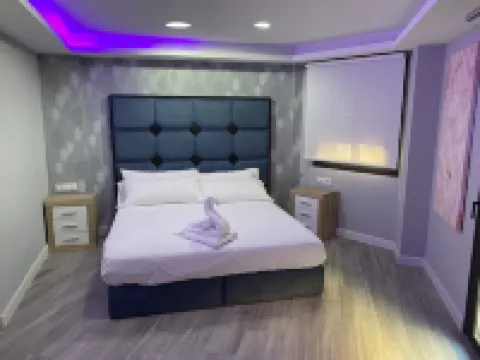 Luxury Gold 利納雷斯酒店