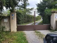 8-person house with pool and jacuzzi, 5 minutes from apt. Hotels in Apt