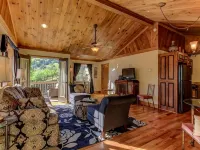 Luxurious King bedroom Suite nestled in the North Georgia Mountains