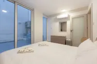 Charming 1-bedroom apartment with AC and WiFi in Qawra 馬耳他藍湖附近的飯店