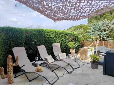 New apartment, near the sea + swimming pool + parking