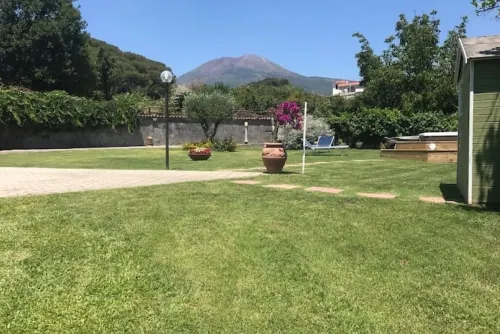 Relaxation with Jacuzzi and Pool between Pompeii and Capri