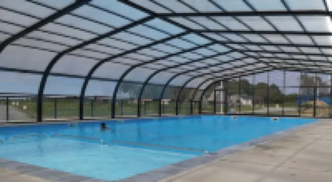 Comfortable 6-person, 3-bedroom chalet close to the Megaliths and beaches