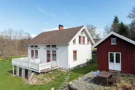 Landhaus mit Eigenem Steg am Schönen Gullmarsfjord Отели в г. коммуна Уддевалла