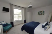 Quayside house with fabulous river views