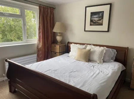 Luxurious home in the centre of leafy Binfield