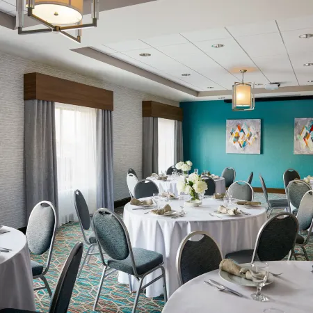 Hampton Inn & Suites Chicago Waukegan