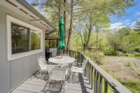 Pet-Friendly Getaway w/ Porch in Banner Elk! - 3 tähden