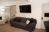 Tyrone Haven Entire 2 Bedroom House near Delgrosso Park