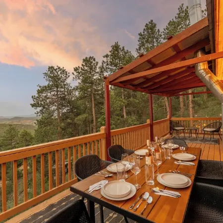 New 4BR Luxe Getaway Stunning Views/ Hot Tub/ Home Theater & Games- Pet Friendly