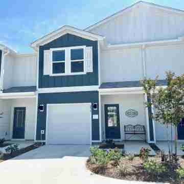 New Construction 3 bed 2.5 bath w/game room - walk to beach Hotel Exterior