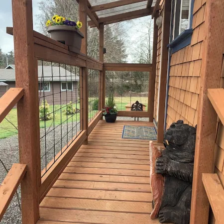 Cozy Creekside Tiny Home outside Forks, WA; Right in Olympic National Forest!