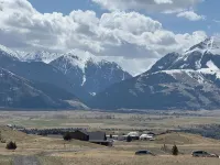 All new inside, 3-bedroom house, WiFi, AC beautiful Paradise Valley Yellowstone Hotels in Emigrant