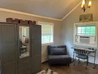 Charming 1-bedroom cottage with WiFi, AC in enchanting Kenoza Lake area. Hotels in Delaware